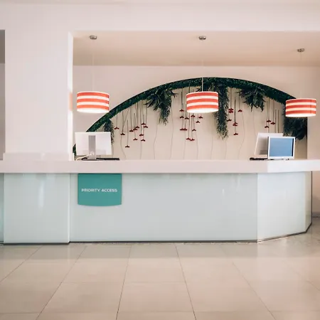 Iberostar Waves Pinos Park Hotel