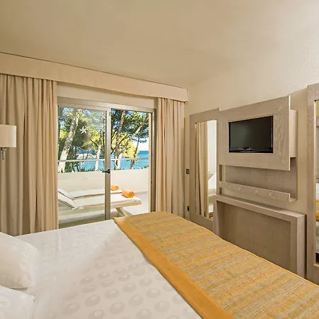 Iberostar Waves Pinos Park Hotel Font de sa Cala